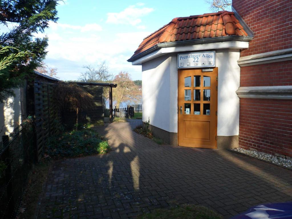 Stadtsee-Pension Темплин Екстериор снимка