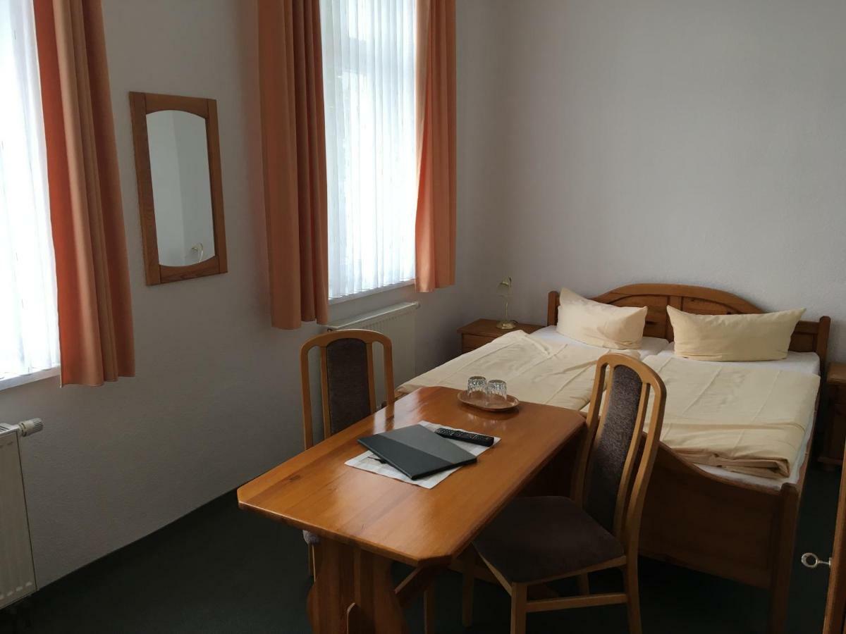 Stadtsee-Pension Темплин Екстериор снимка